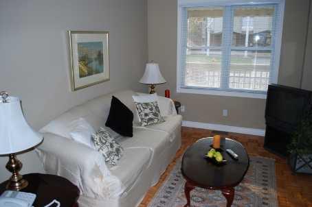 719 Markham St, House attached with 3 bedrooms, 2 bathrooms and null parking in Toronto ON | Image 2