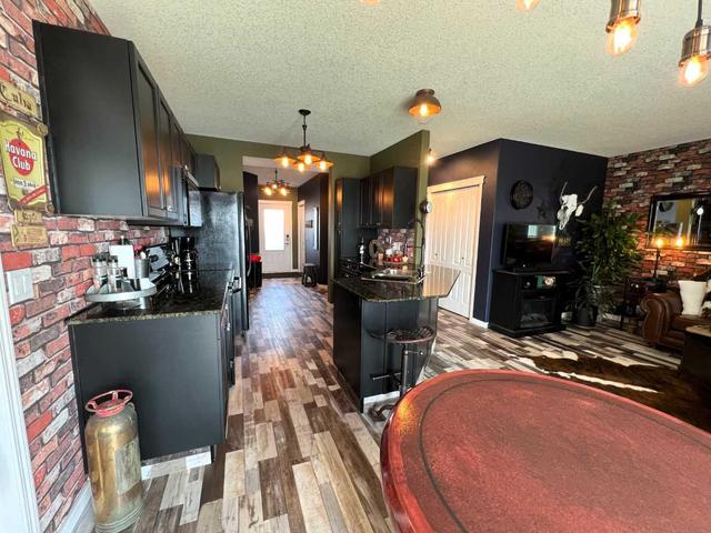 2 Northlands Pointe Ne, Home with 3 bedrooms, 2 bathrooms and 2 parking in Medicine Hat AB | Image 12