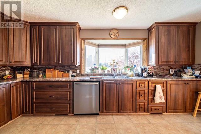 4436 54 Avenue, House detached with 5 bedrooms, 2 bathrooms and 3 parking in Provost AB | Image 3