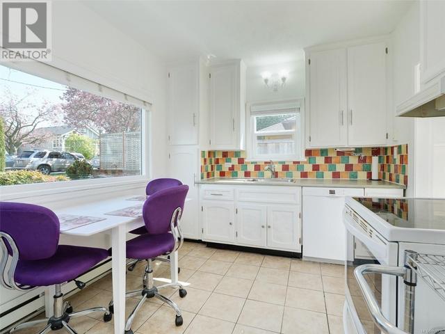 2514 Empire St, House detached with 2 bedrooms, 1 bathrooms and 3 parking in Victoria BC | Image 6
