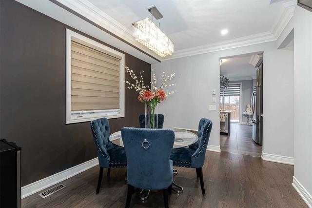 74 Villadown Tr, House semidetached with 3 bedrooms, 3 bathrooms and 3 parking in Brampton ON | Image 3