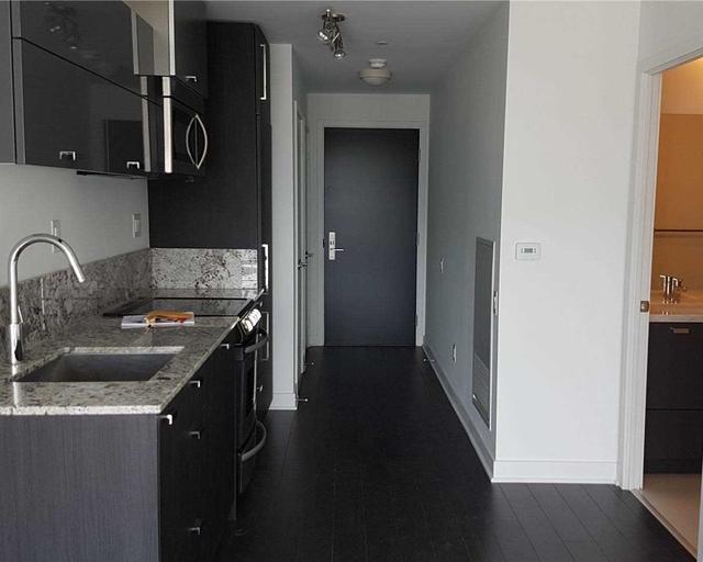 1003 - 290 Adelaide St W, Condo with 0 bedrooms, 1 bathrooms and 0 parking in Toronto ON | Image 3