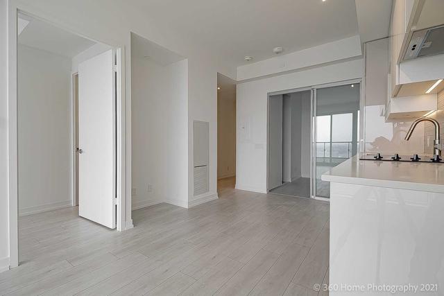 3007 - 5 Buttermill Ave, Condo with 2 bedrooms, 2 bathrooms and 0 parking in Vaughan ON | Image 8