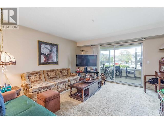 164 - 1045 Sutherland Avenue, Condo with 2 bedrooms, 2 bathrooms and 1 parking in Kelowna BC | Image 2