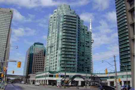 sph23 - 10 Queens Quay W, Condo with 2 bedrooms, 3 bathrooms and 1 parking in Toronto ON | Image 1