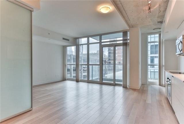 411 - 210 Simcoe St, Condo with 3 bedrooms, 2 bathrooms and 1 parking in Toronto ON | Image 9