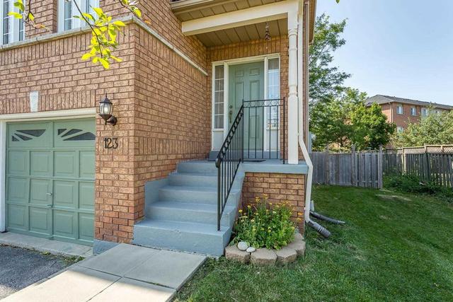 123 Brickyard Way, House attached with 3 bedrooms, 3 bathrooms and 2 parking in Brampton ON | Image 2