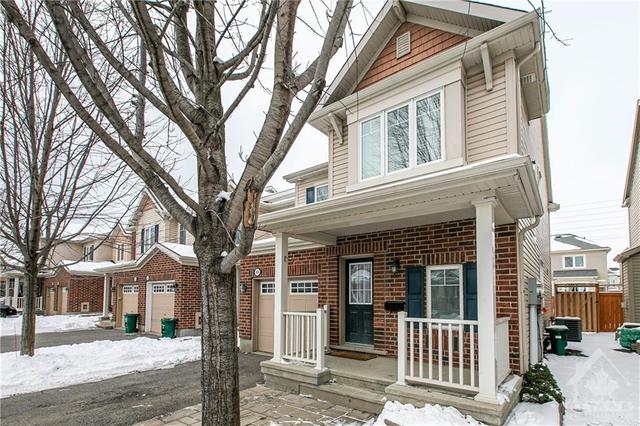 425 Vendevale Avenue, Townhouse with 3 bedrooms, 3 bathrooms and 3 parking in Ottawa ON | Image 2