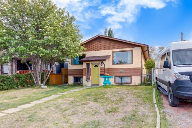 6421 Bowwood Drive Nw, House detached with 4 bedrooms, 2 bathrooms and 2 parking in Calgary AB | Image 3