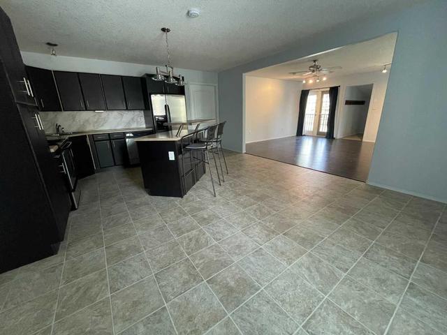 4602 49 Street, House detached with 2 bedrooms, 2 bathrooms and 5 parking in Olds AB | Image 5