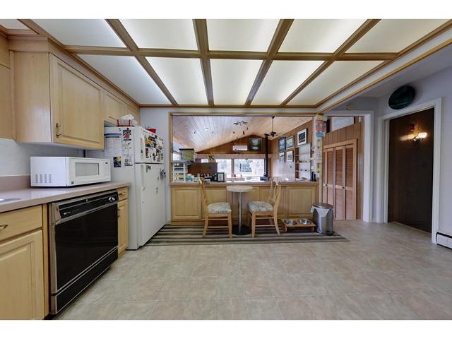 507 33rd Avenue N, House detached with 3 bedrooms, 3 bathrooms and null parking in Central Kootenay B BC | Image 10