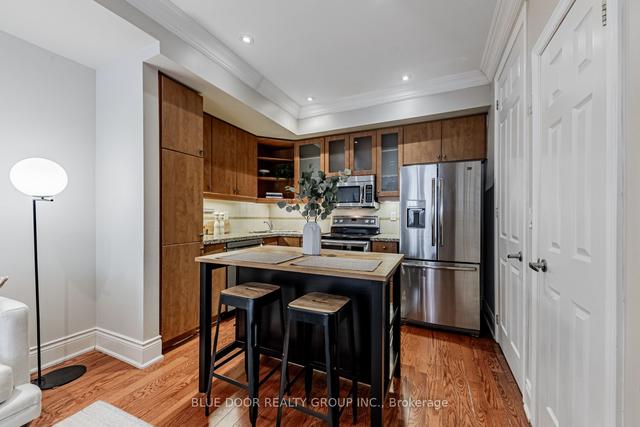 16 - 1970 Bloor St W, House attached with 2 bedrooms, 3 bathrooms and 1 parking in Toronto ON | Image 5