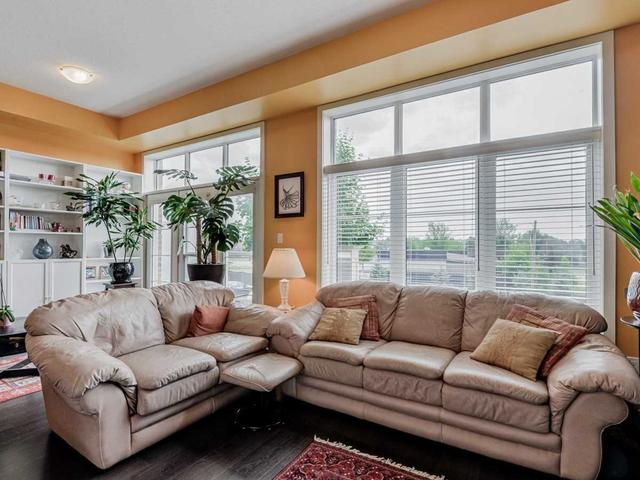 37 Cornerbank Cres, House attached with 2 bedrooms, 3 bathrooms and 2 parking in Whitchurch Stouffville ON | Image 3