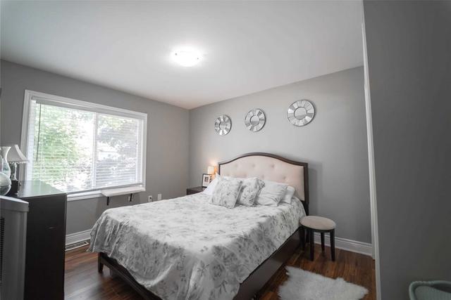 58 Maple St, House detached with 3 bedrooms, 3 bathrooms and 2 parking in St. Catharines ON | Image 2