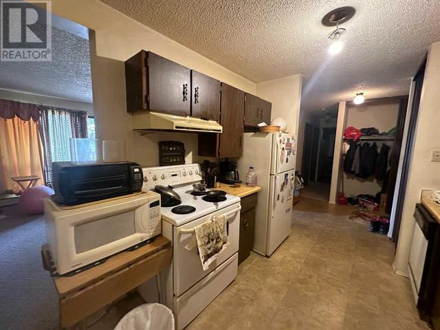 212, - 7801 98 Street, Condo with 2 bedrooms, 1 bathrooms and 1 parking in Peace River AB | Image 3