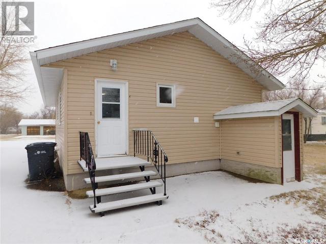 16 H Avenue, House detached with 2 bedrooms, 2 bathrooms and null parking in Willow Bunch SK | Image 3