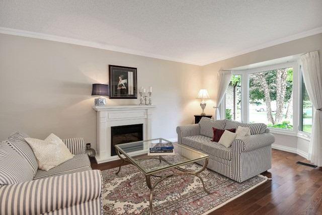 124 Mccauley Crt, House detached with 4 bedrooms, 3 bathrooms and 4 parking in Newmarket ON | Image 2