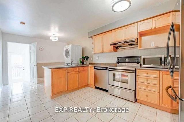 3440 Sunlight St, House detached with 2 bedrooms, 3 bathrooms and 2 parking in Mississauga ON | Image 4