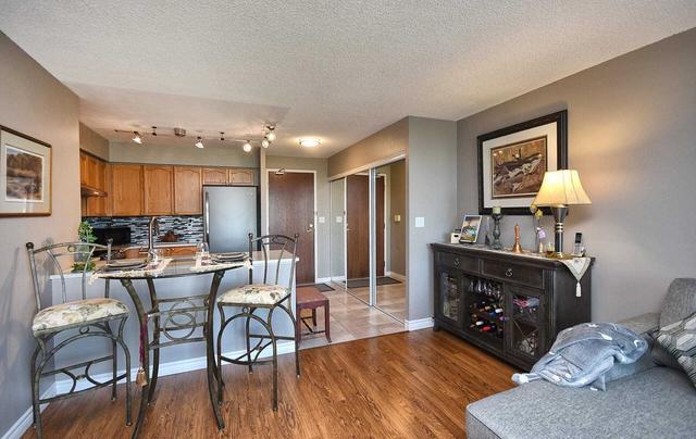 526 - 3 Ellesmere St, Condo with 2 bedrooms, 2 bathrooms and 2 parking in Richmond Hill ON | Image 3
