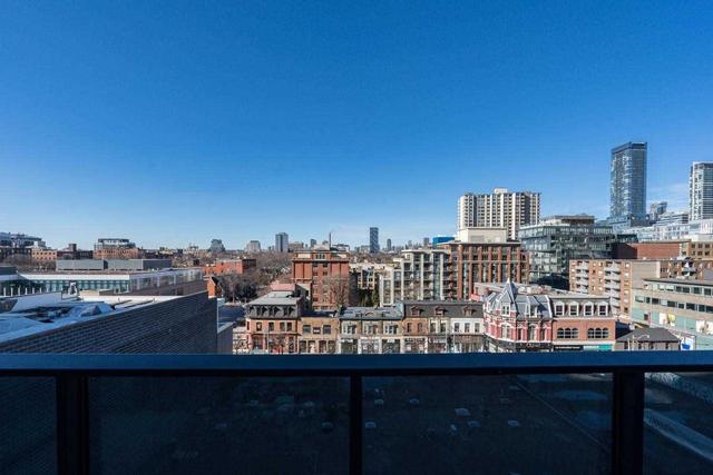 808 - 330 Richmond St W, Condo with 1 bedrooms, 1 bathrooms and 0 parking in Toronto ON | Image 2