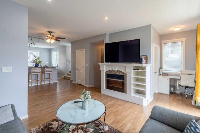 25 Kinlea Way Nw, Home with 3 bedrooms, 2 bathrooms and 3 parking in Calgary AB | Image 6