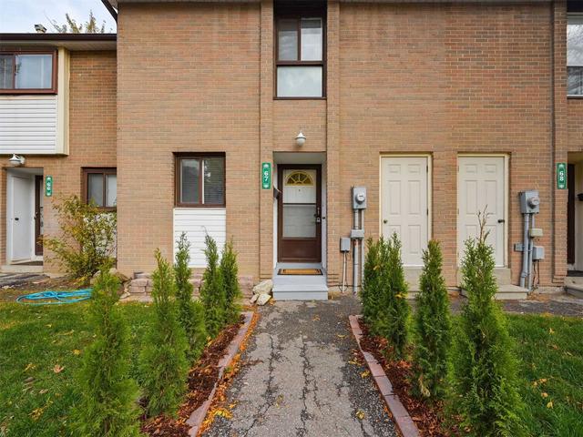 67 Fleetwood Cres, Townhouse with 3 bedrooms, 2 bathrooms and 1 parking in Brampton ON | Image 12
