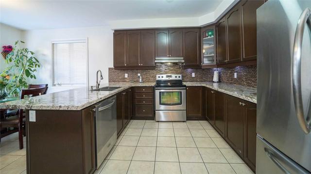 26 Newington Cres, House detached with 4 bedrooms, 5 bathrooms and 6 parking in Brampton ON | Image 2
