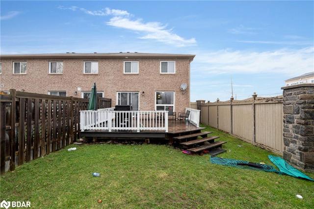 1 Mccausland Court, House attached with 3 bedrooms, 2 bathrooms and 3 parking in Barrie ON | Image 8