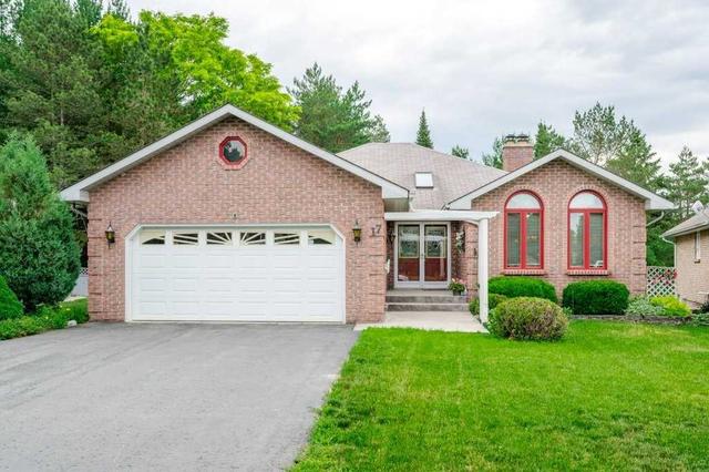 17 Hillview Dr, House detached with 2 bedrooms, 3 bathrooms and 8 parking in Kawartha Lakes ON | Image 12