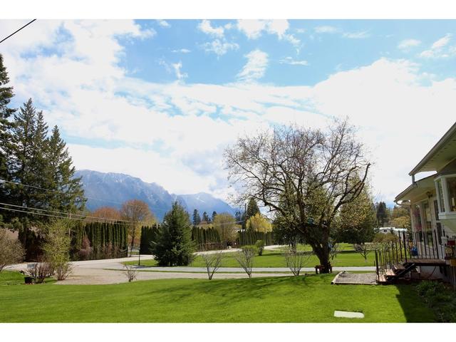 507 33rd Avenue N, House detached with 3 bedrooms, 3 bathrooms and null parking in Central Kootenay B BC | Image 37