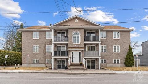 201 - 1005 Laurier Road, Condo with 2 bedrooms, 1 bathrooms and 1 parking in Clarence Rockland ON | Card Image