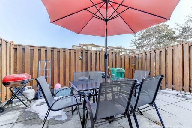 54 Mcmullen Cres, Townhouse with 3 bedrooms, 3 bathrooms and 2 parking in Brampton ON | Image 13
