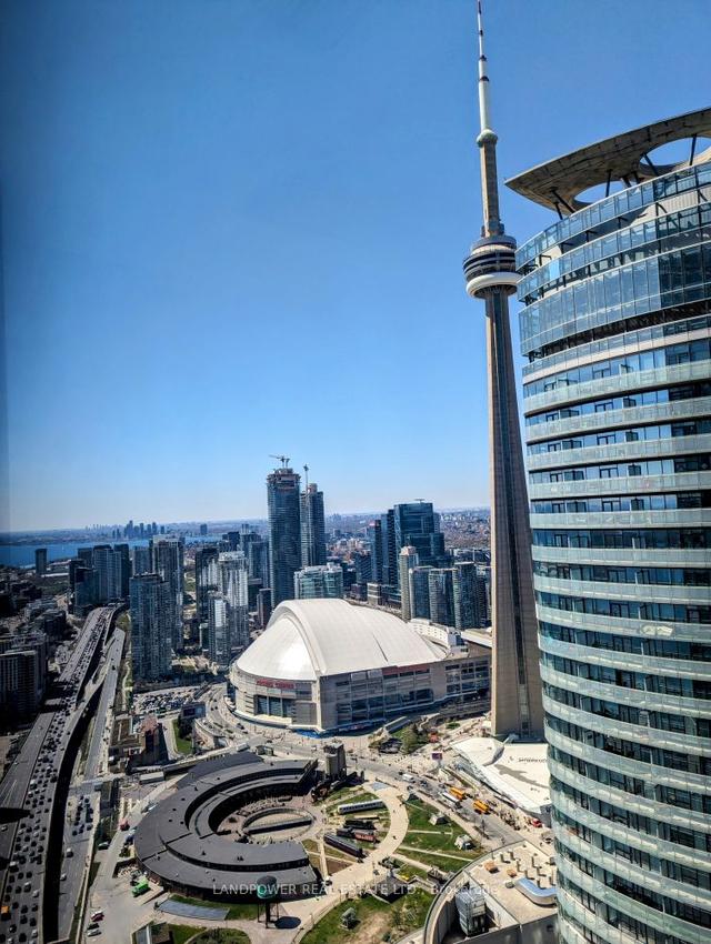 5702 - 10 York St, Condo with 1 bedrooms, 2 bathrooms and 0 parking in Toronto ON | Image 9