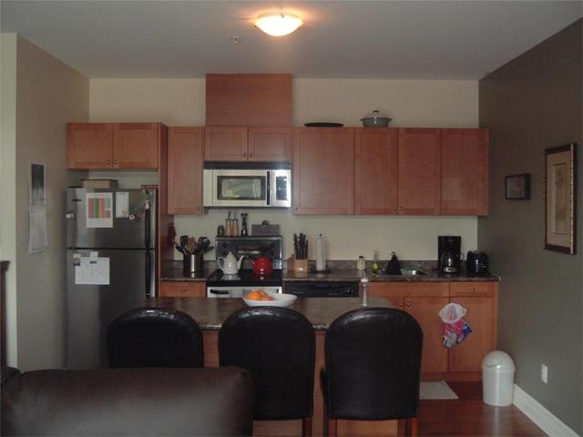 201 - 459 Kerr St, Condo with 2 bedrooms, 2 bathrooms and null parking in Oakville ON | Image 2