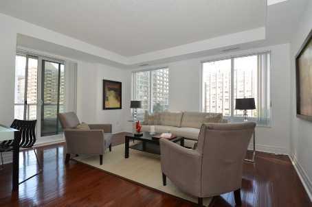 809 - 35 Balmuto St, Condo with 2 bedrooms, 2 bathrooms and 1 parking in Toronto ON | Image 2