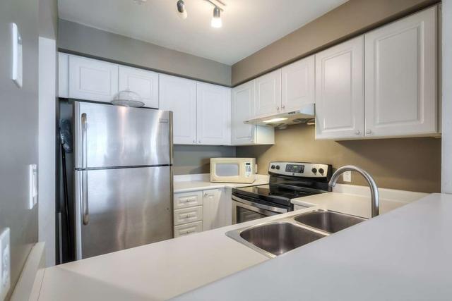 606 - 1 Lee Centre Dr, Condo with 2 bedrooms, 2 bathrooms and 1 parking in Toronto ON | Image 4