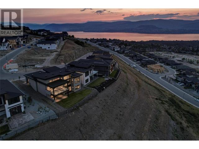 1054 Emslie Street, House detached with 3 bedrooms, 2 bathrooms and 4 parking in Kelowna BC | Image 91