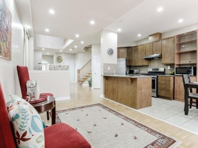 Upper - 19 Silent Pond Cres, House semidetached with 3 bedrooms, 3 bathrooms and 1 parking in Brampton ON | Image 2