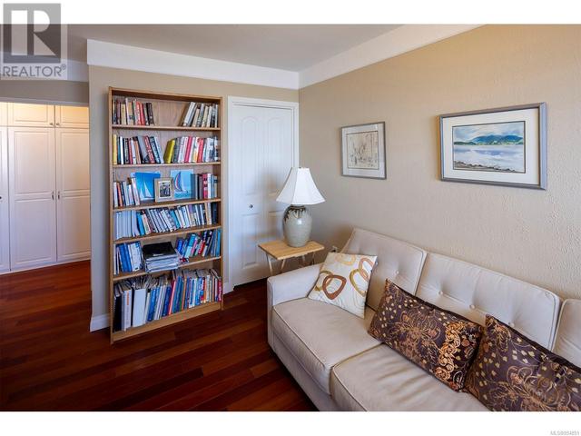 302 - 1270 Beach Dr, Condo with 2 bedrooms, 1 bathrooms and null parking in Oak Bay BC | Image 14