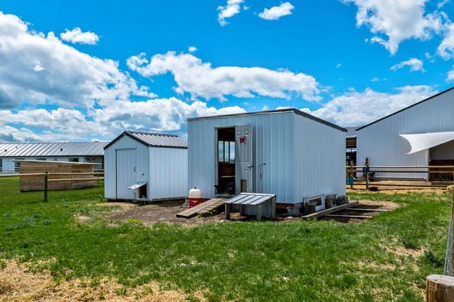 546190 64 Street W, House detached with 3 bedrooms, 2 bathrooms and 20 parking in Foothills County AB | Image 42