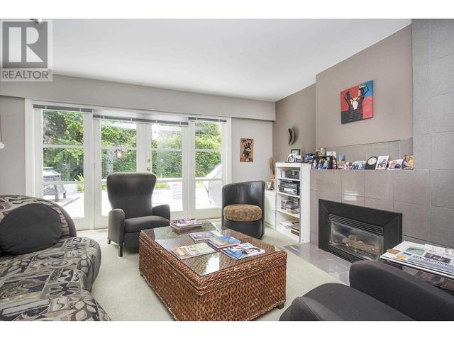 1281 Mcbride Street, House detached with 4 bedrooms, 2 bathrooms and 2 parking in North Vancouver BC | Image 10