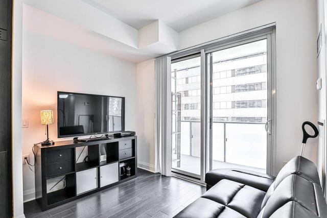 1011 - 1080 Bay St, Condo with 1 bedrooms, 1 bathrooms and 0 parking in Toronto ON | Image 3