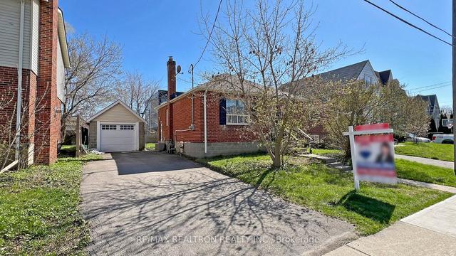 211 Harlandale Ave, House detached with 2 bedrooms, 2 bathrooms and 3 parking in Toronto ON | Image 1