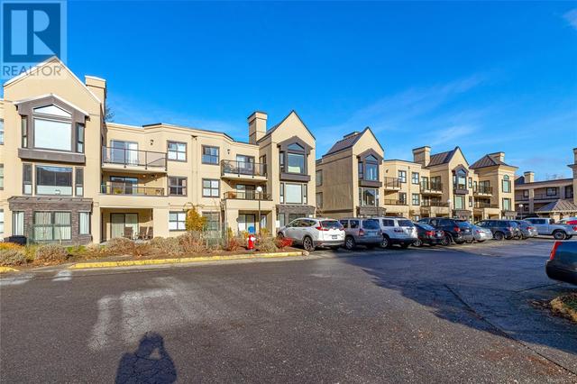 122 - 3969 Shelbourne St, Condo with 2 bedrooms, 2 bathrooms and 1 parking in Saanich BC | Image 2