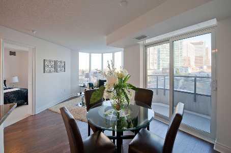 419 - 500 Doris Ave, Condo with 2 bedrooms, 2 bathrooms and 1 parking in Toronto ON | Image 2