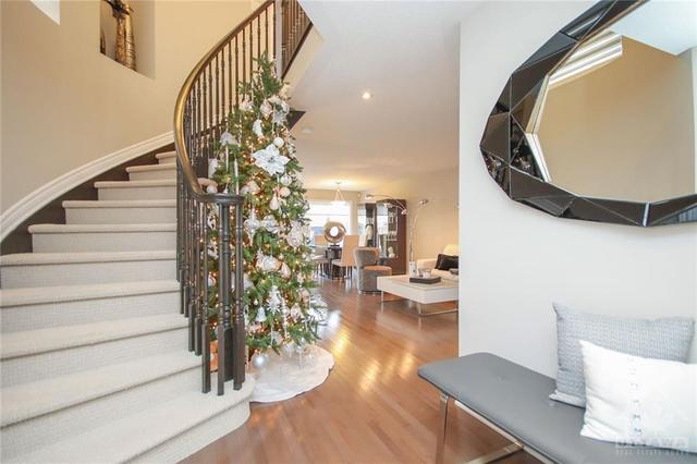 131 Lerta Way, Townhouse with 3 bedrooms, 3 bathrooms and 3 parking in Ottawa ON | Image 5