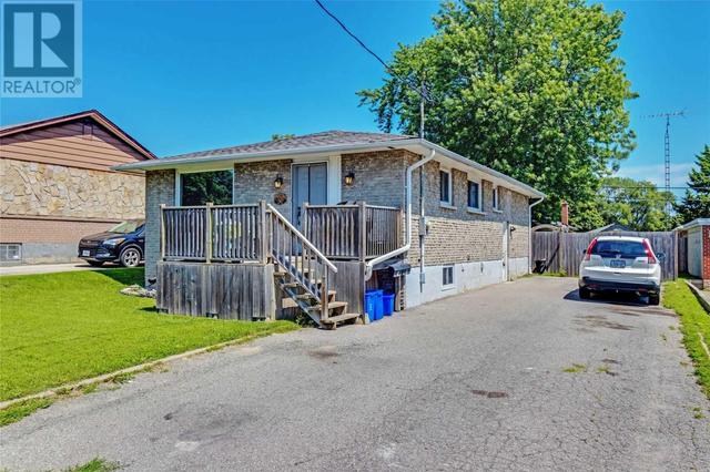 1321 Cedar St, House detached with 3 bedrooms, 2 bathrooms and 6 parking in Oshawa ON | Image 2