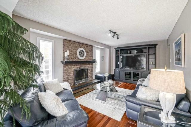 8 Iris Cres, House detached with 4 bedrooms, 3 bathrooms and 6 parking in Brampton ON | Image 40