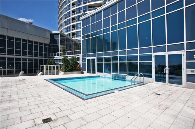 2202 - 208 Queens Quay W, Condo with 2 bedrooms, 2 bathrooms and 1 parking in Toronto ON | Image 16
