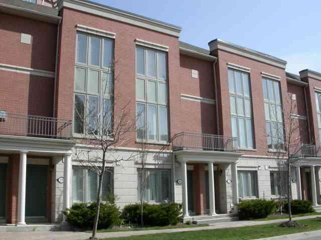 th3 - 26 Suncrest Blvd, Townhouse with 3 bedrooms, 3 bathrooms and 2 parking in Markham ON | Image 1